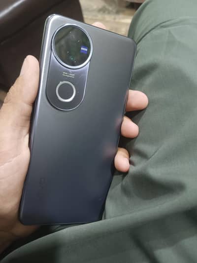 Vivo V50