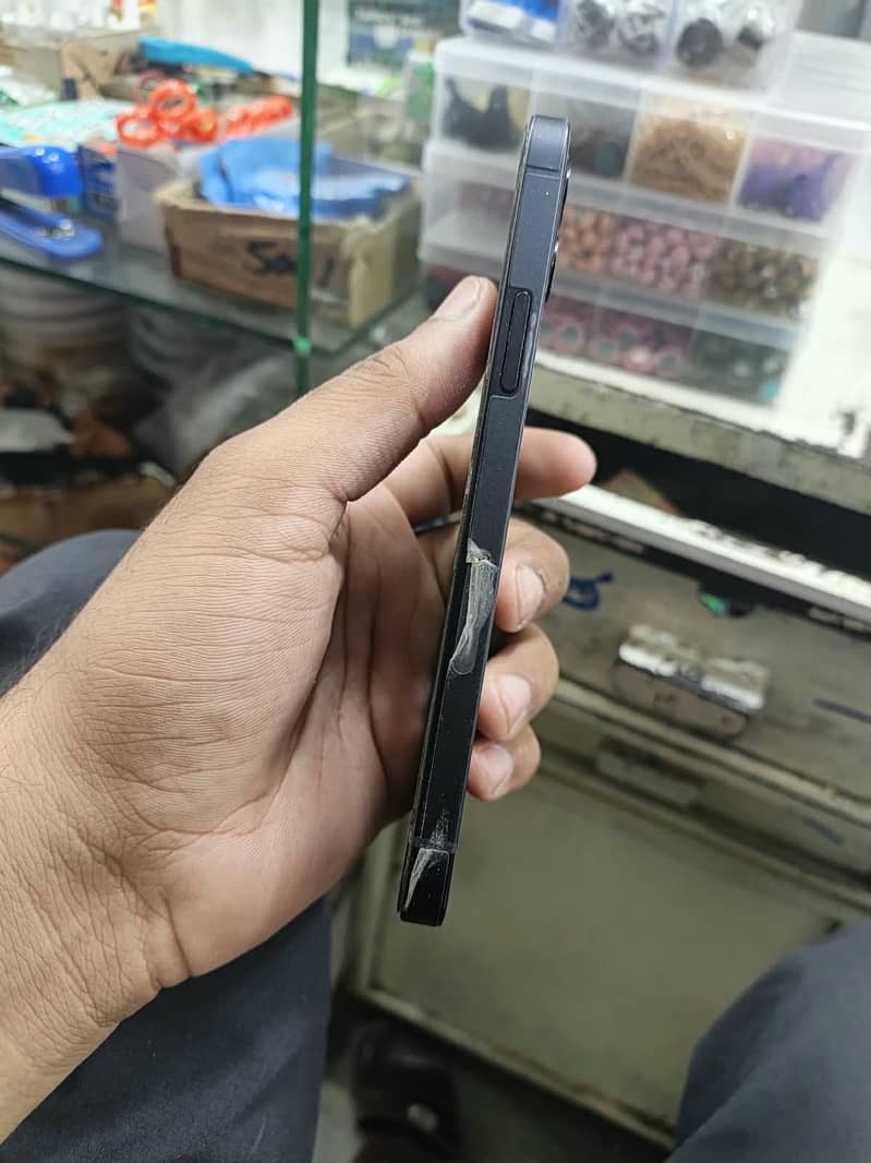 Apple iPhone 12 1