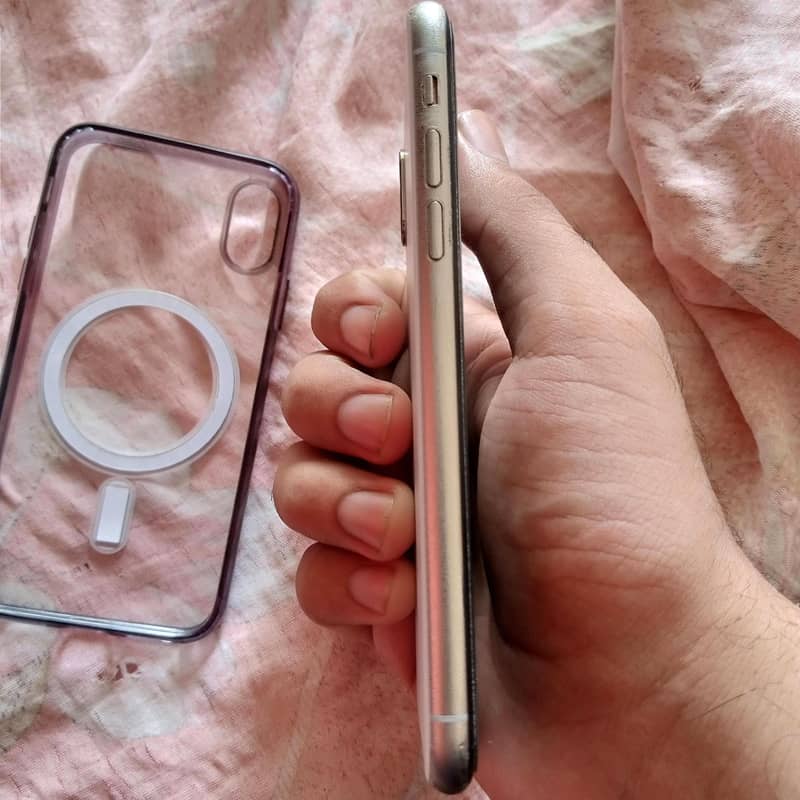 Apple iPhone X 3