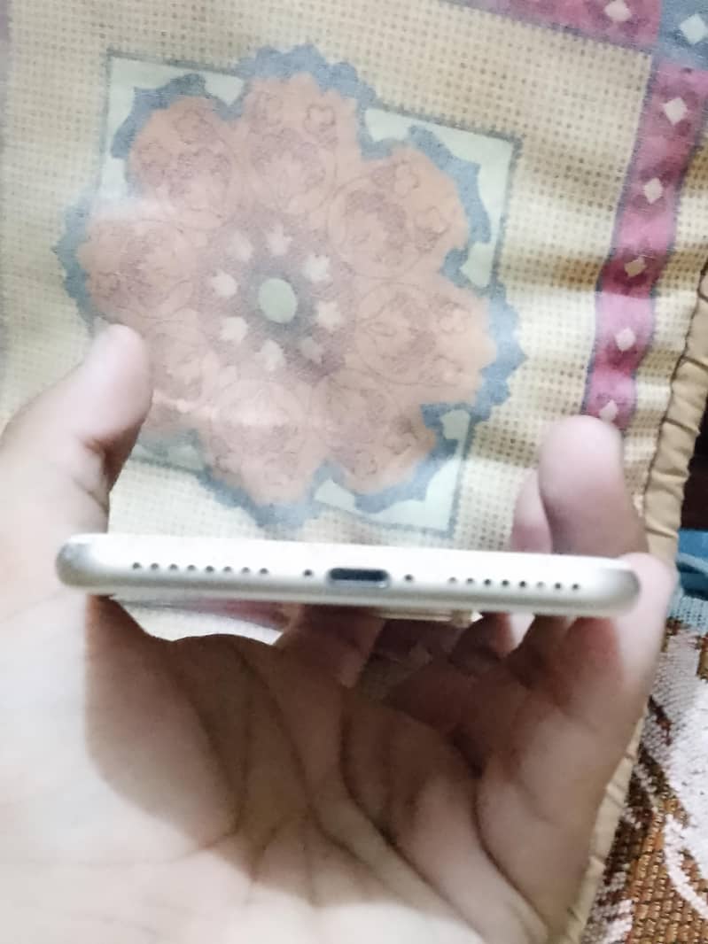 Apple iPhone 7 Plus 2