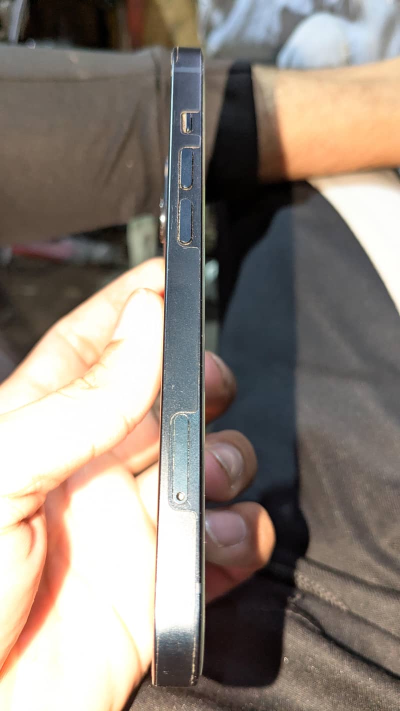 Apple iPhone 13 2