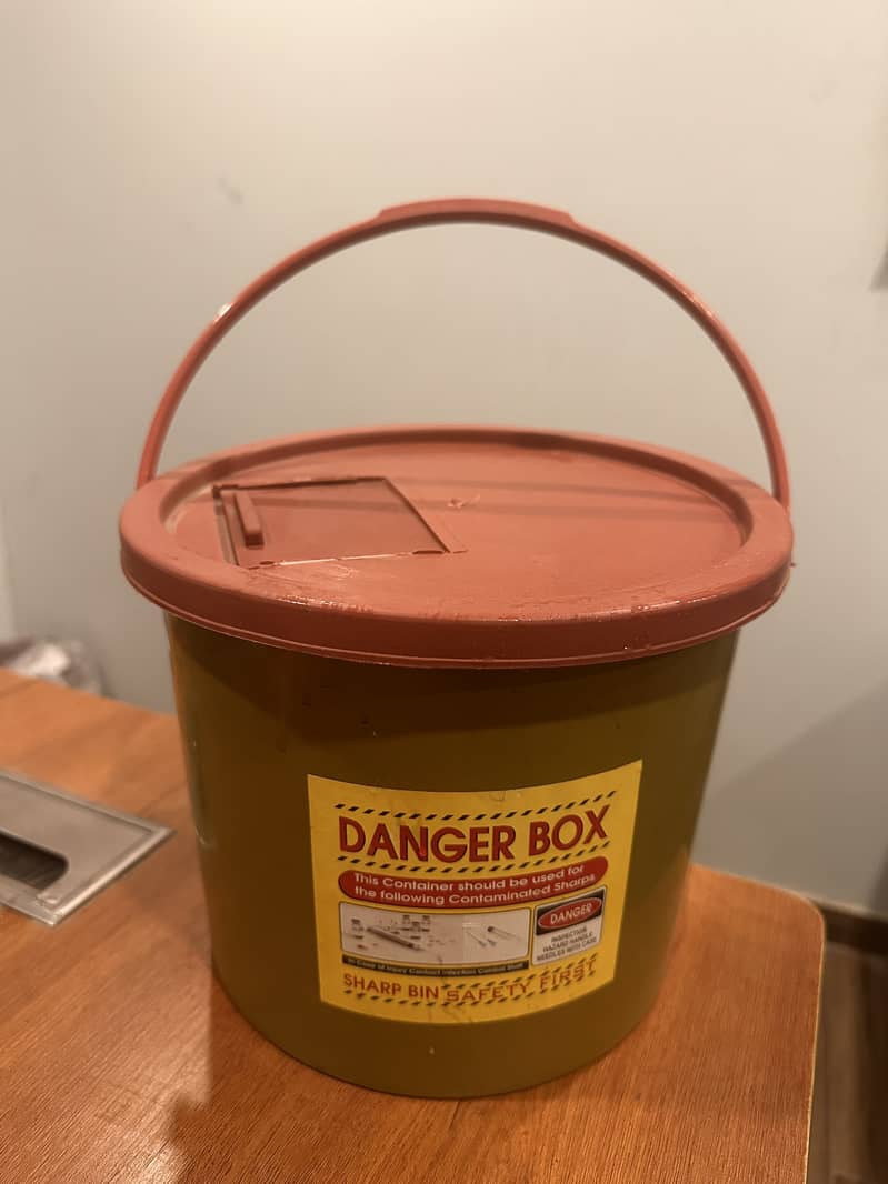 Buckets / danger box 1