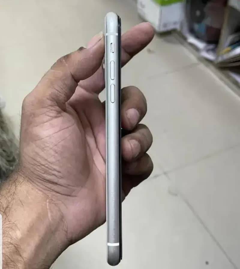 Apple iPhone 11 3