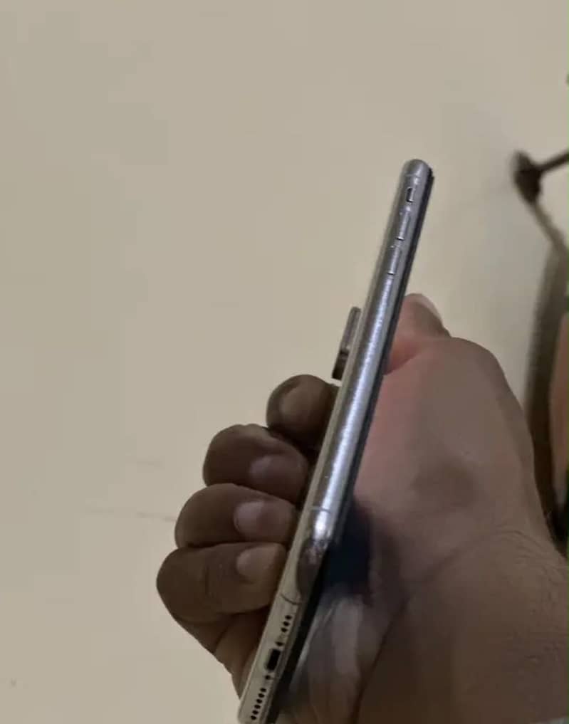 Apple iPhone XS 1