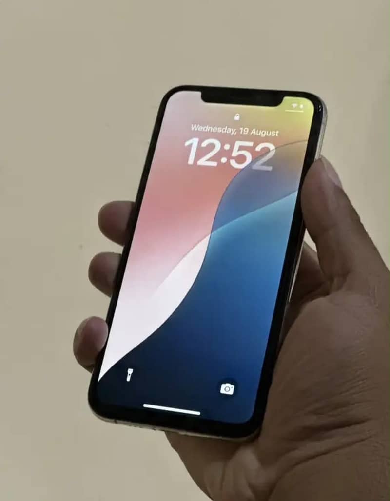 Apple iPhone XS 3