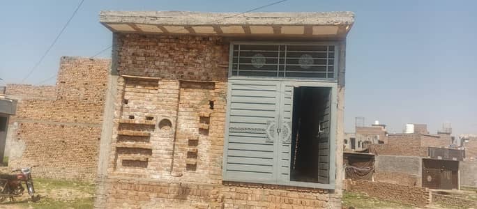 A Prime Location House Of 3 Marla In Girja Road