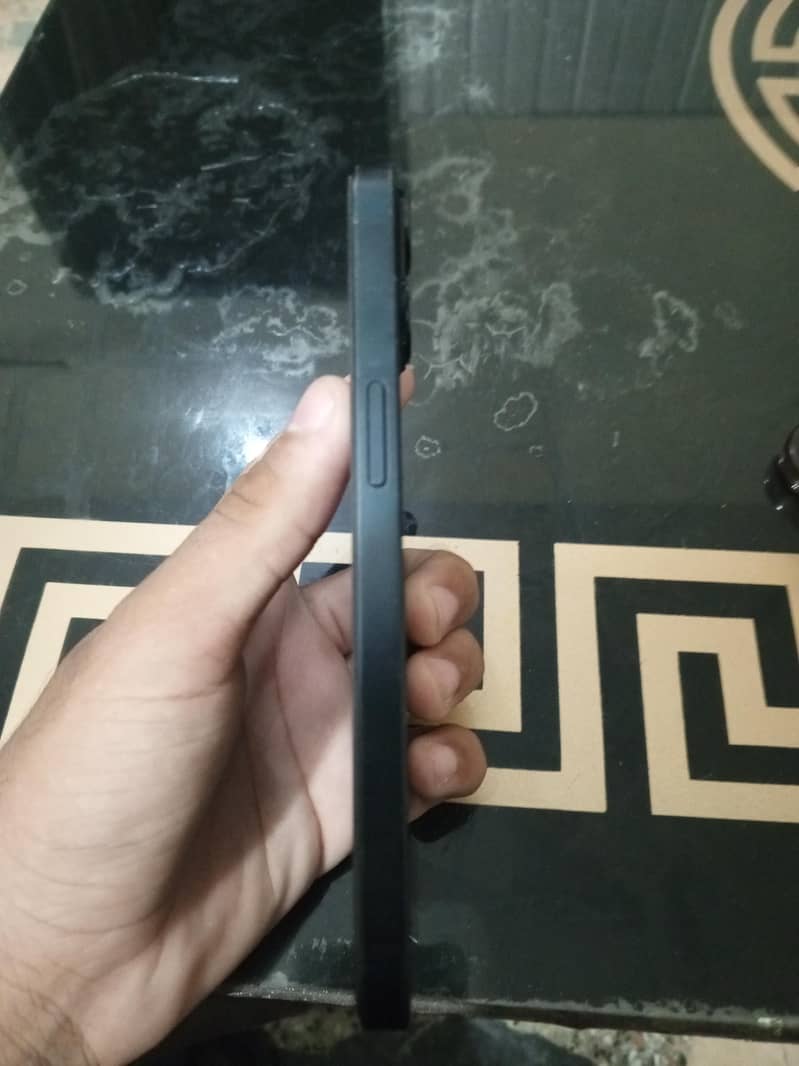 Apple iPhone 13 2