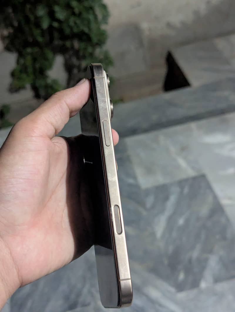 Apple iPhone 16 Pro Max 3