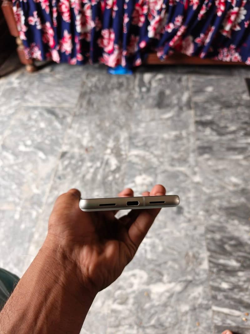 Google Pixel 7 5