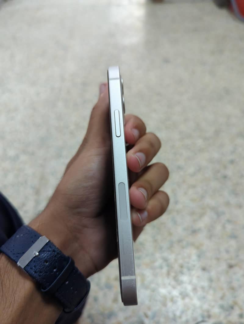 Apple iPhone 12 3