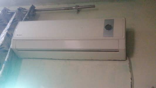 AC for sale urgent only interested people call