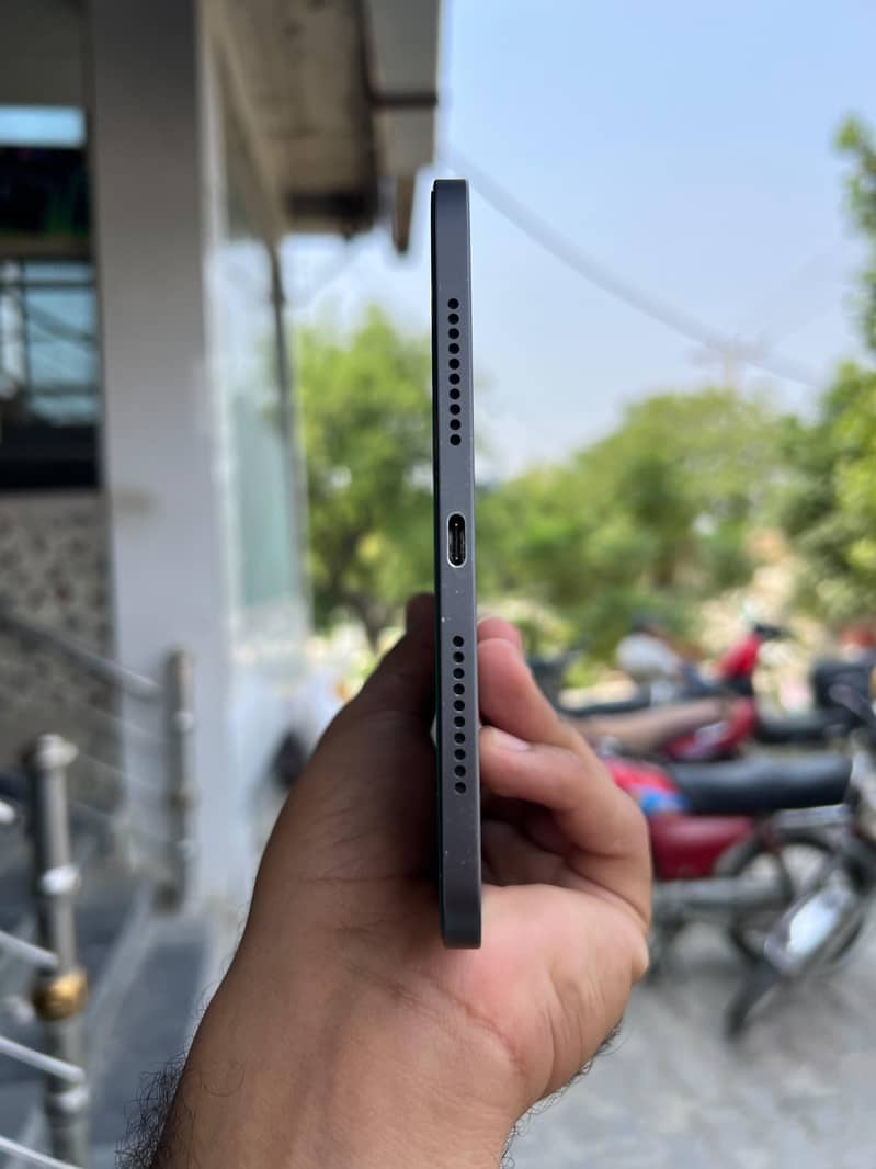 IPAD MINI 6 WITH BOX 3