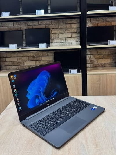 Hp Slim Smart Core i5 7th Generation 8GB Ram / 128GB SSD