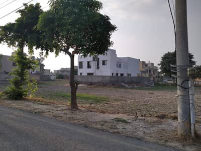 Prime Location 10 Marla Plot for Sale in D Block, Central Park, Lahore