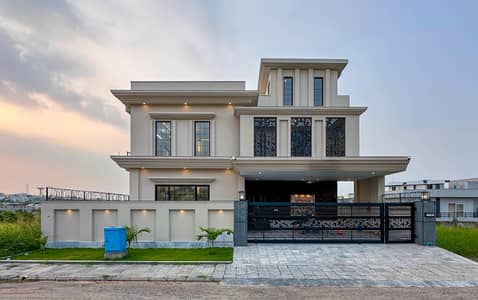 Luxury Triple-Unit House 8,000 Sq. Ft. Covered Area