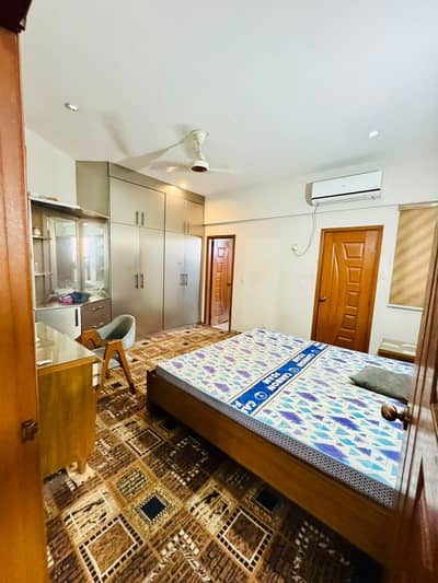 FOR RENT: FULLY FURNISHED 2,000 SQ FT 4-BEDROOM APARTMENT WITH FRONT ENTRANCE PRIME LOCATION, KARACHI