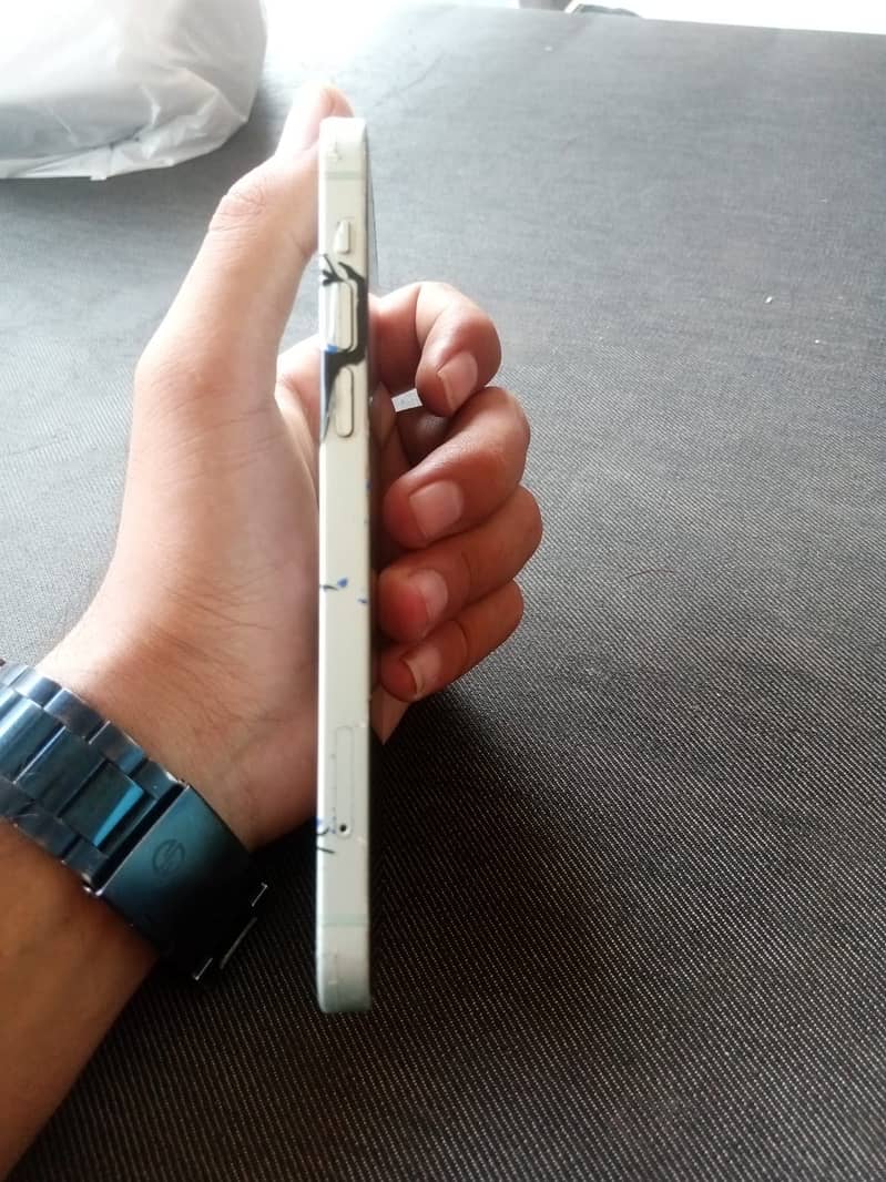 Apple iPhone 12 3