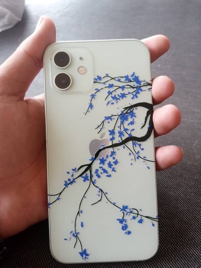 Apple iPhone 12 4
