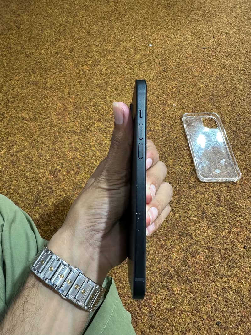 Apple iPhone 15 plus 4