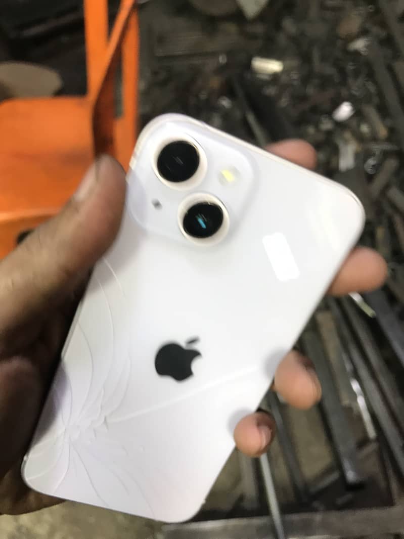 Apple iPhone 14 3