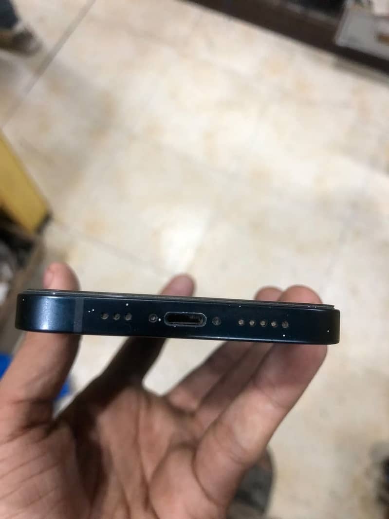Apple iPhone 13 4