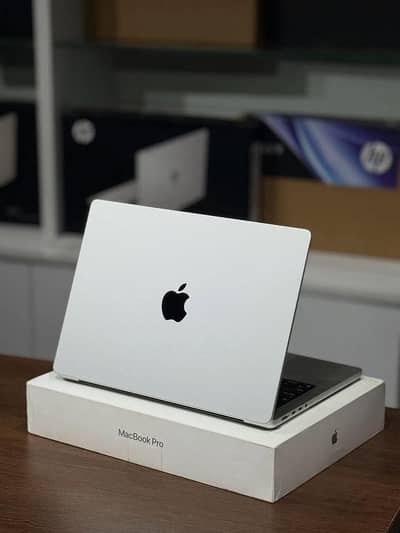 Apple MacBook M4 pro