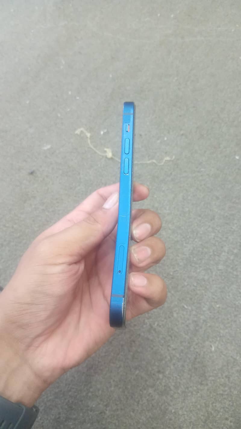 Apple iPhone 12 4