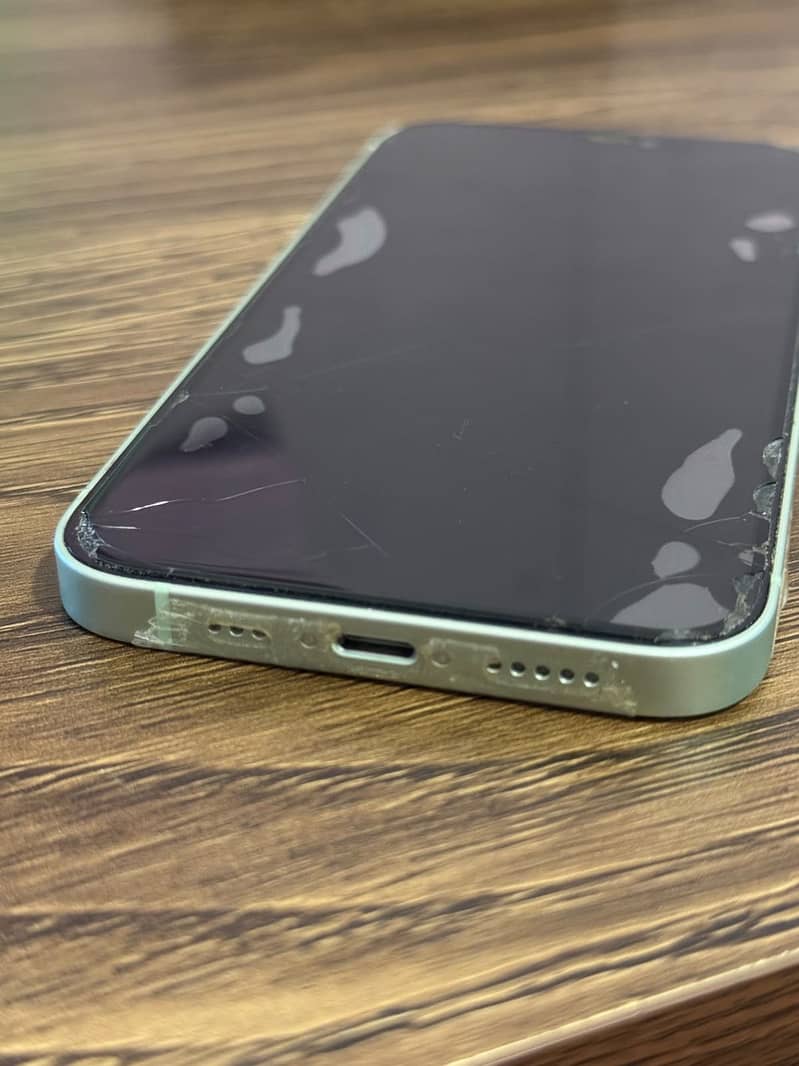 Apple iPhone 12 4