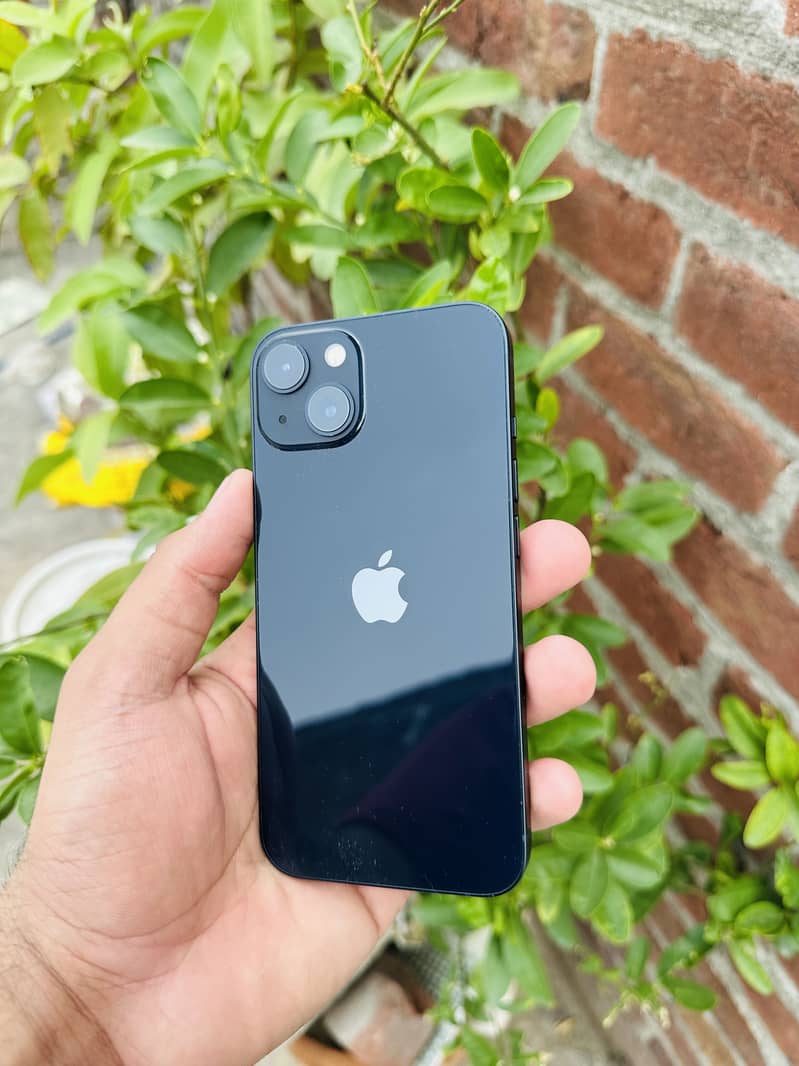 Apple iPhone 13 5