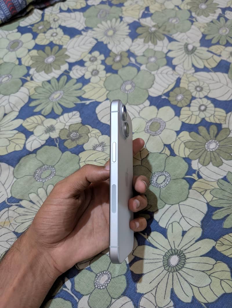 Apple iPhone 15 2