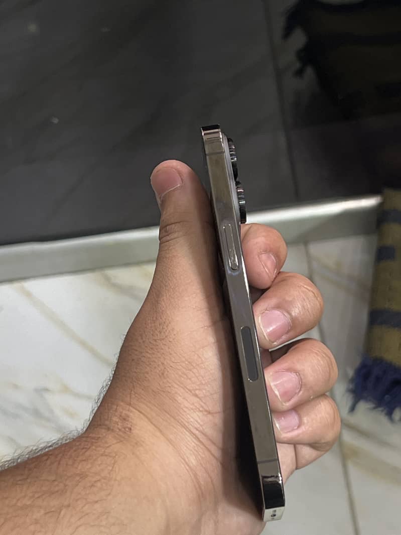 Apple iPhone 13 Pro 1