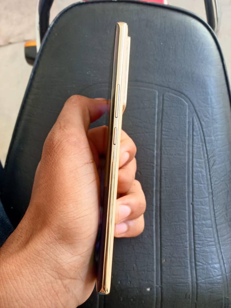 Infinix Note 40 Pro 4