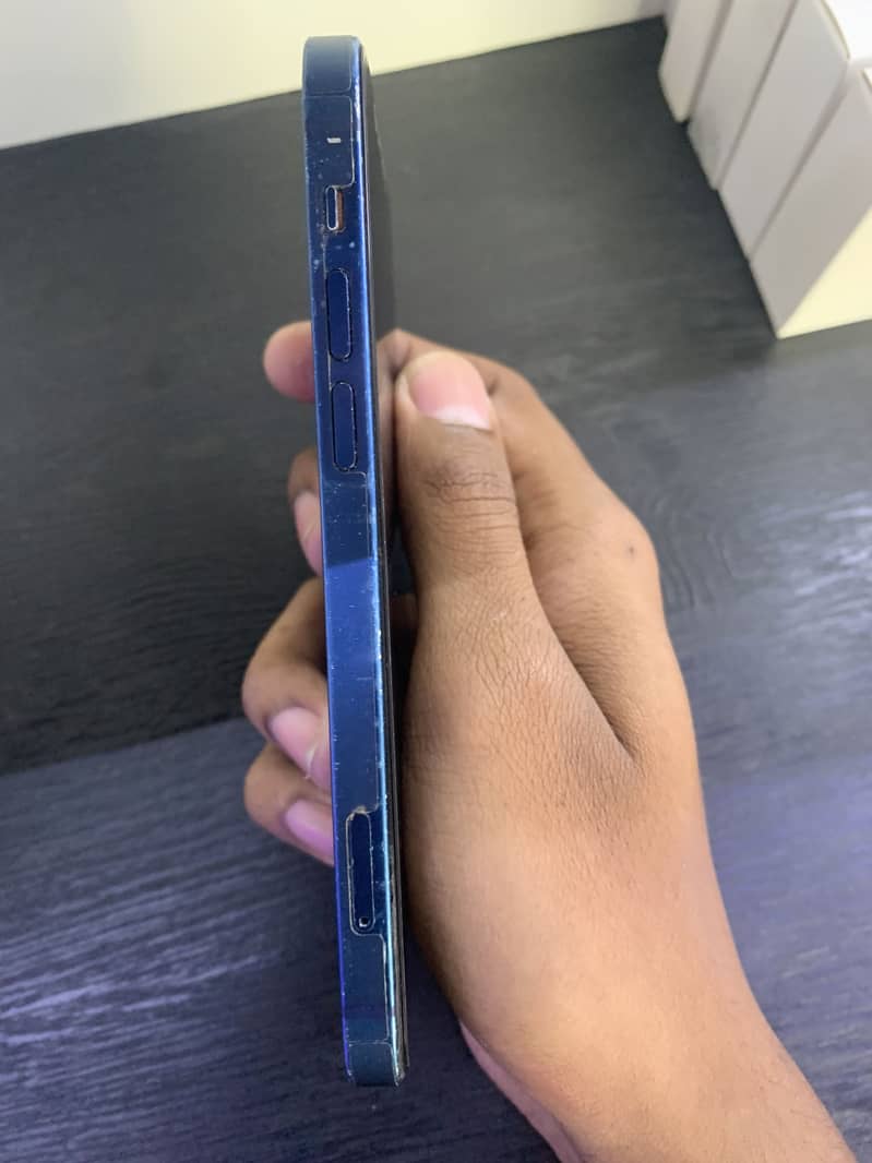 Apple iPhone 12 2