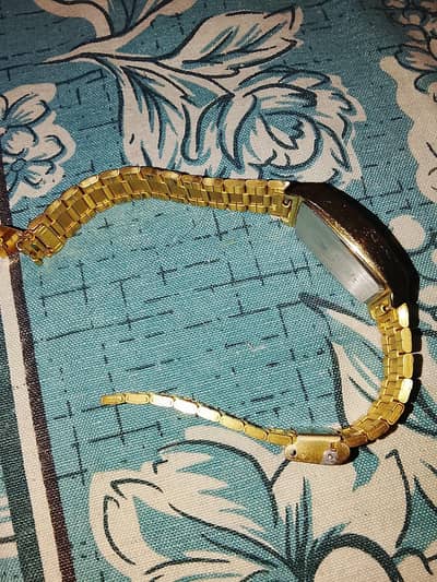 Citizen quartz original watch for urgent sale