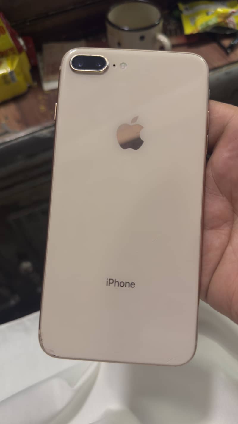Apple iPhone 8 Plus 1