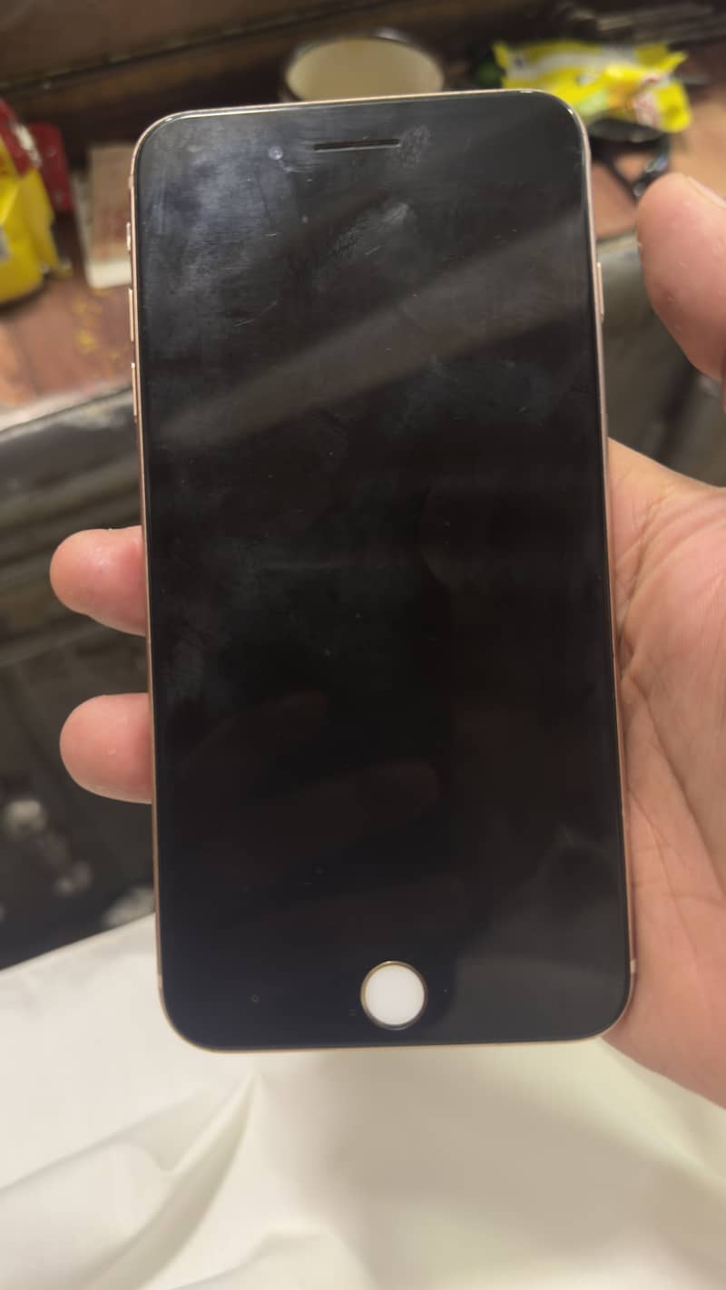 Apple iPhone 8 Plus 4