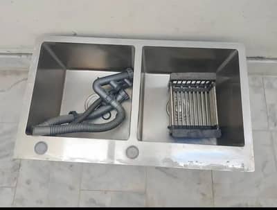 Double bowl kitchen sink for stainless