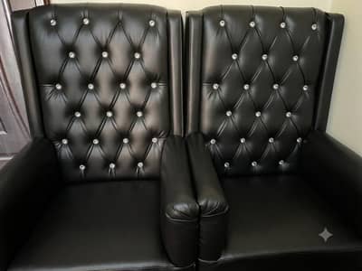 2 big Wingback Chair use bht km hvi hain