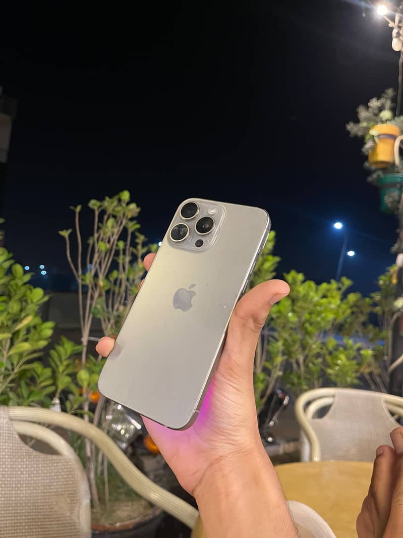 Apple iPhone 15 Pro Max 1