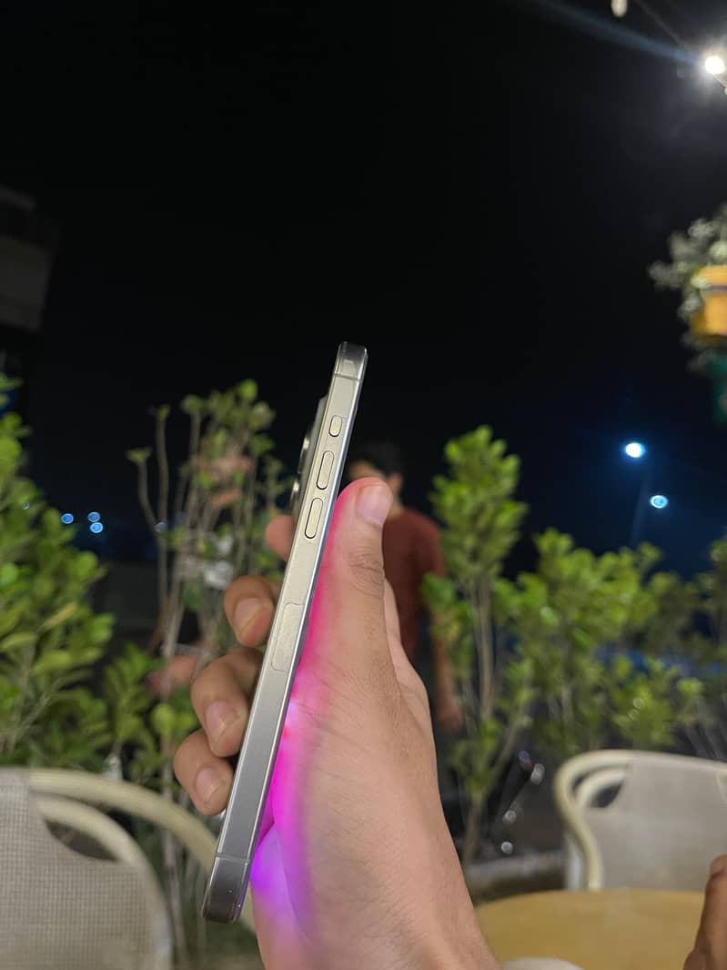 Apple iPhone 15 Pro Max 3