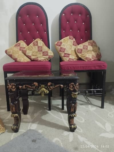 دو عدد لوہے کی چیئر فار سیل ہے 18 گیج میں بنی ہوئی ہیں بہترین وزنی اور