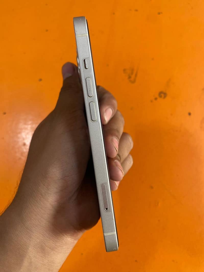 Apple iPhone 13 2