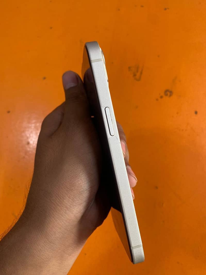 Apple iPhone 13 3