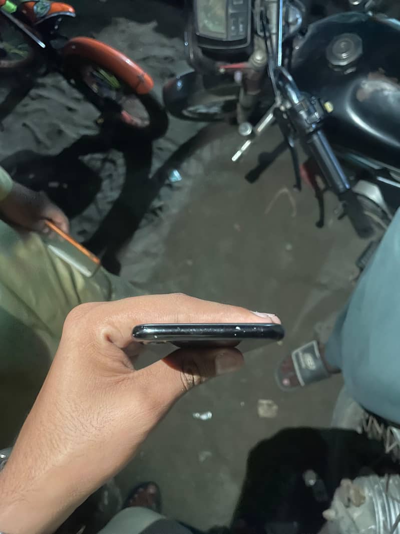 Apple iPhone 7 3