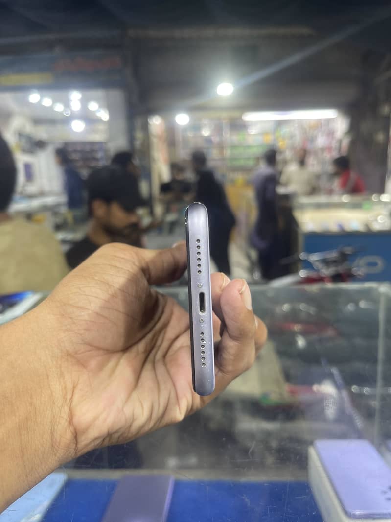 Apple iPhone 11 3
