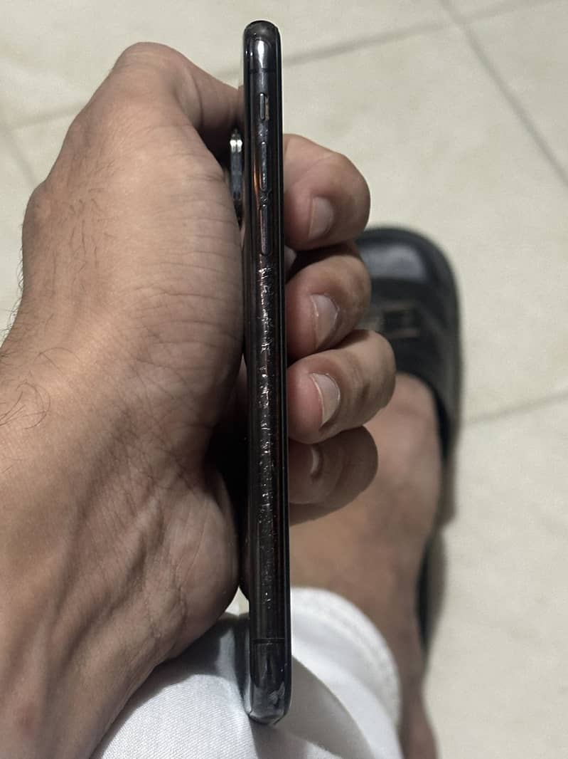 Apple iPhone X 4