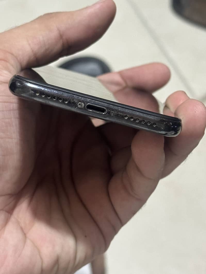 Apple iPhone X 5