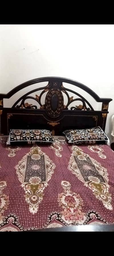 king size bed / wooden bed