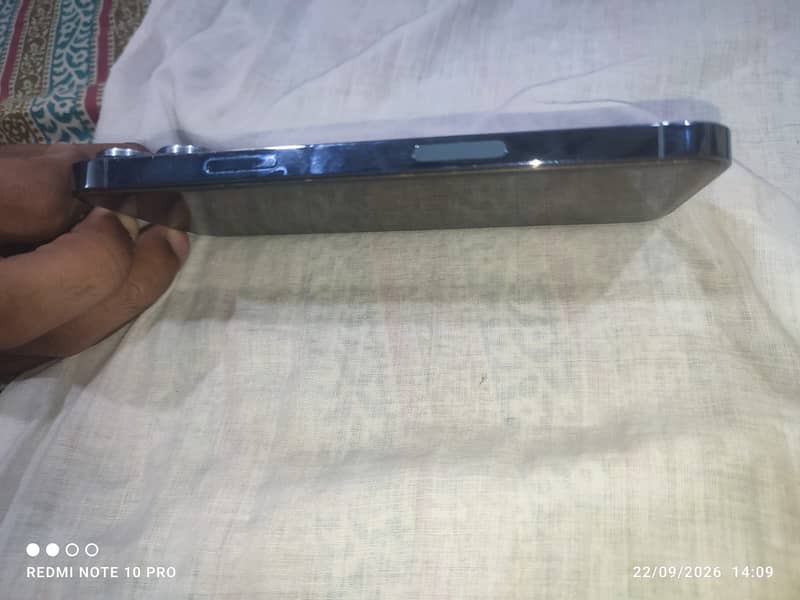 Apple iPhone 13 Pro Max 1