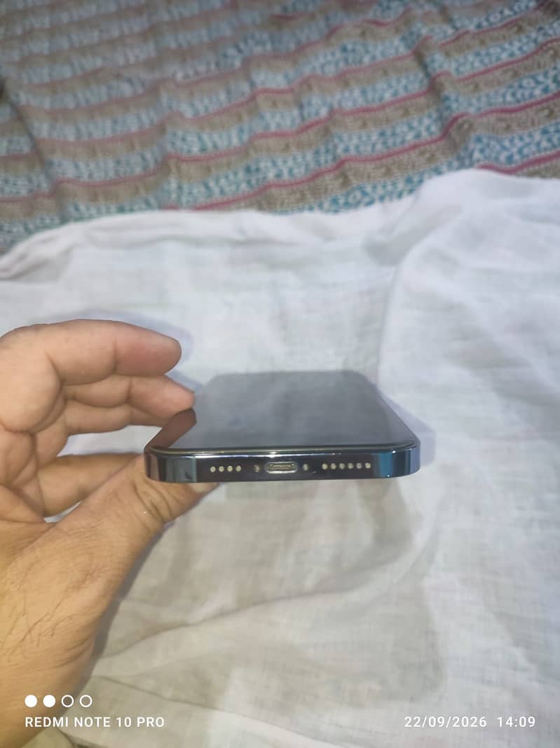 Apple iPhone 13 Pro Max 4